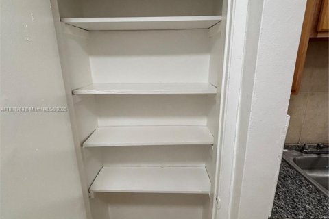 House in Fort Lauderdale, Florida 2 bedrooms, 180.97 sq.m. № 1924719 - photo 11