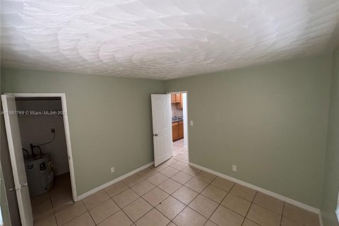 House in Fort Lauderdale, Florida 2 bedrooms, 180.97 sq.m. № 1924719 - photo 9