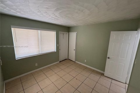 House in Fort Lauderdale, Florida 2 bedrooms, 180.97 sq.m. № 1924719 - photo 10