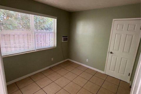 House in Fort Lauderdale, Florida 2 bedrooms, 180.97 sq.m. № 1924719 - photo 4