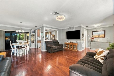 House in Hudson, Florida 3 bedrooms, 141.12 sq.m. № 2432668 - photo 5