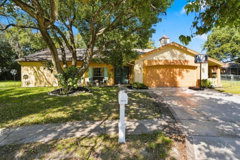 House in Hudson, Florida 3 bedrooms, 141.12 sq.m. № 2432668