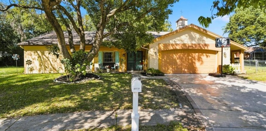 House in Hudson, Florida 3 bedrooms, 141.12 sq.m. № 2432668