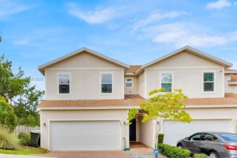 House in Clermont, Florida 3 bedrooms № 1882081 - photo 1