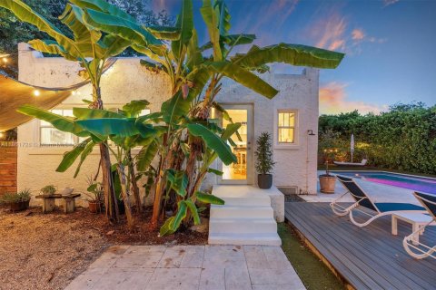Villa ou maison à vendre à Biscayne Park, Floride: 3 chambres, 204.11 m2 № 1895847 - photo 10