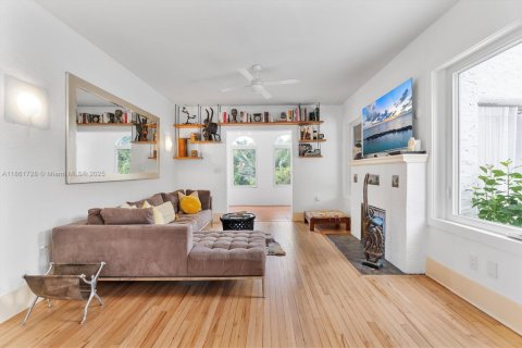 Villa ou maison à vendre à Biscayne Park, Floride: 3 chambres, 204.11 m2 № 1895847 - photo 26