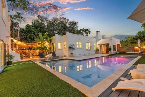Villa ou maison à vendre à Biscayne Park, Floride: 3 chambres, 204.11 m2 № 1895847 - photo 1