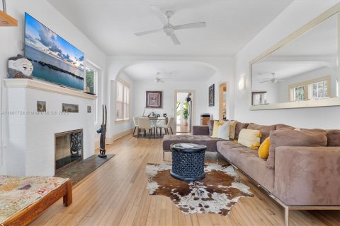 Villa ou maison à vendre à Biscayne Park, Floride: 3 chambres, 204.11 m2 № 1895847 - photo 24
