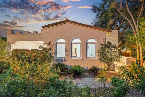 Villa ou maison à vendre à Biscayne Park, Floride: 3 chambres, 204.11 m2 № 1895847 - photo 16