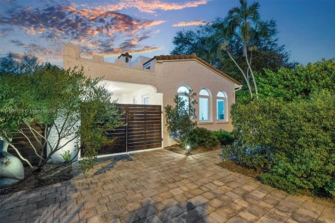 Villa ou maison à vendre à Biscayne Park, Floride: 3 chambres, 204.11 m2 № 1895847 - photo 18