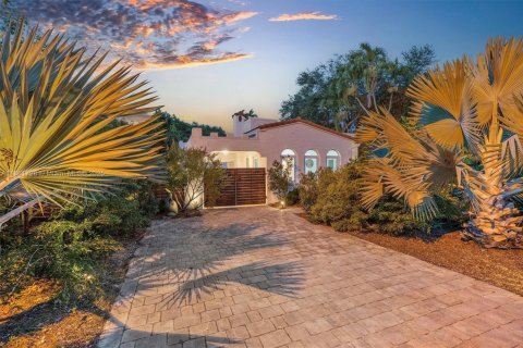 Villa ou maison à vendre à Biscayne Park, Floride: 3 chambres, 204.11 m2 № 1895847 - photo 12