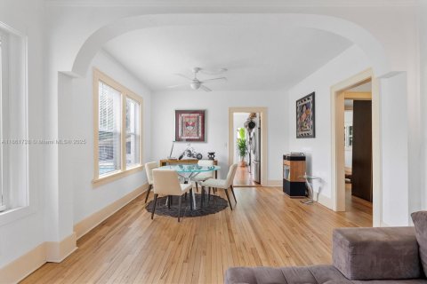Villa ou maison à vendre à Biscayne Park, Floride: 3 chambres, 204.11 m2 № 1895847 - photo 28