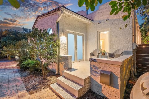 Villa ou maison à vendre à Biscayne Park, Floride: 3 chambres, 204.11 m2 № 1895847 - photo 17