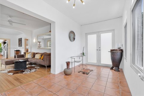 Villa ou maison à vendre à Biscayne Park, Floride: 3 chambres, 204.11 m2 № 1895847 - photo 23