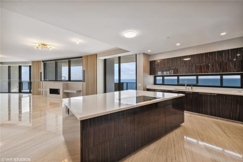 Condominio en venta en Sunny Isles Beach, Florida, 3 dormitorios, 292.64 m2 № 1963437 - foto 18
