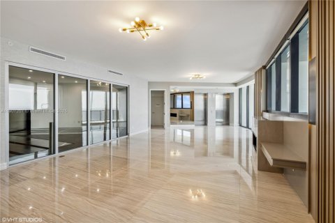 Condominio en venta en Sunny Isles Beach, Florida, 3 dormitorios, 292.64 m2 № 1963437 - foto 12