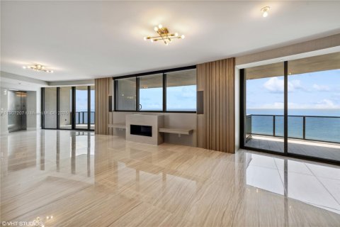 Condominio en venta en Sunny Isles Beach, Florida, 3 dormitorios, 292.64 m2 № 1963437 - foto 10