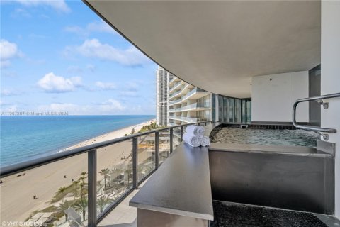 Condominio en venta en Sunny Isles Beach, Florida, 3 dormitorios, 292.64 m2 № 1963437 - foto 4