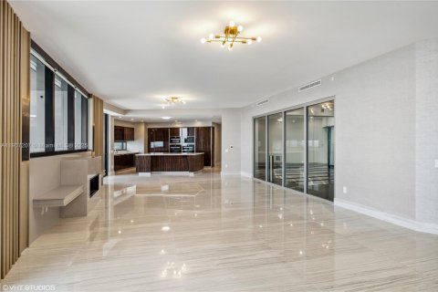 Condominio en venta en Sunny Isles Beach, Florida, 3 dormitorios, 292.64 m2 № 1963437 - foto 13