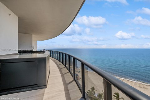 Condominio en venta en Sunny Isles Beach, Florida, 3 dormitorios, 292.64 m2 № 1963437 - foto 2