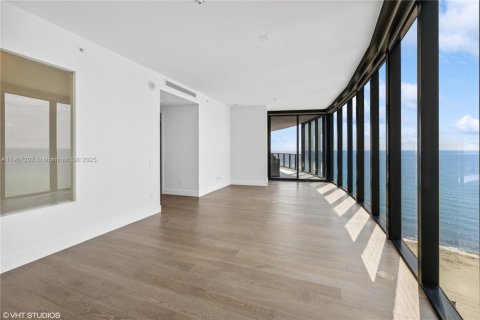 Condominio en venta en Sunny Isles Beach, Florida, 3 dormitorios, 292.64 m2 № 1963437 - foto 24