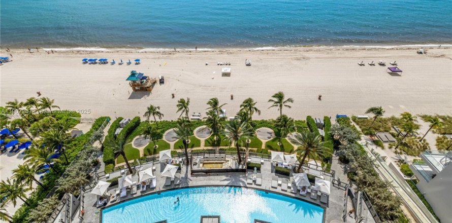 Condominio en Sunny Isles Beach, Florida, 3 dormitorios  № 1963437
