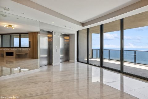 Condominio en venta en Sunny Isles Beach, Florida, 3 dormitorios, 292.64 m2 № 1963437 - foto 11
