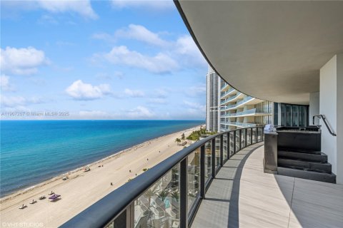 Condominio en venta en Sunny Isles Beach, Florida, 3 dormitorios, 292.64 m2 № 1963437 - foto 7