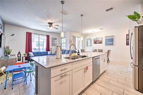 Townhouse in Four Corners, Florida 4 bedrooms, 176.7 sq.m. № 1382786 - photo 22