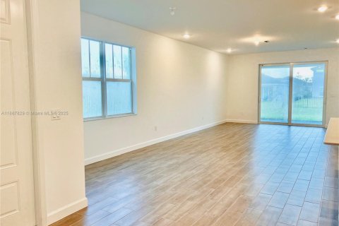 Снять в аренду виллу или дом в Локсахатчи-Гроувс, Флорида 3 спальни, 181.53м2, № 1933138 - фото 25