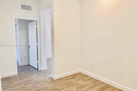 Снять в аренду виллу или дом в Локсахатчи-Гроувс, Флорида 3 спальни, 181.53м2, № 1933138 - фото 26