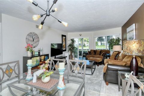 Condo in Sarasota, Florida, 2 bedrooms  № 291170 - photo 10
