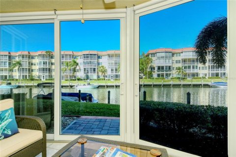 Condo in Sarasota, Florida, 2 bedrooms  № 291170 - photo 15