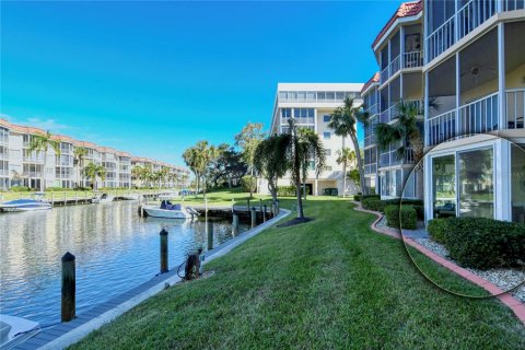 Condo in Sarasota, Florida, 2 bedrooms  № 291170 - photo 18