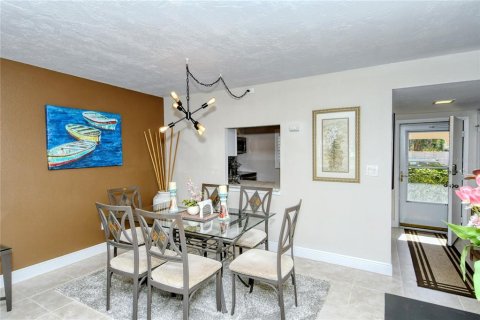 Condo in Sarasota, Florida, 2 bedrooms  № 291170 - photo 12