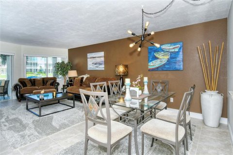 Condo in Sarasota, Florida, 2 bedrooms  № 291170 - photo 8
