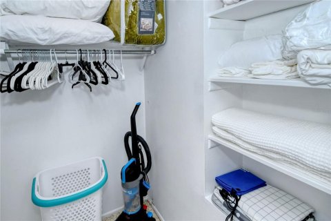 Condo in Sarasota, Florida, 2 bedrooms  № 291170 - photo 28