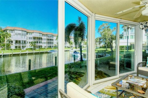 Condo in Sarasota, Florida, 2 bedrooms  № 291170 - photo 16