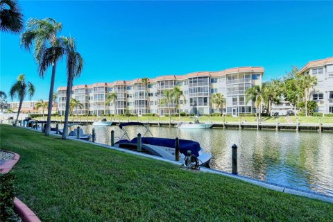 Condo in Sarasota, Florida, 2 bedrooms  № 291170 - photo 27