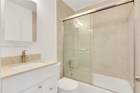 Apartment in Miami Beach, Florida 30.19 sq.m. № 1994730 - photo 9