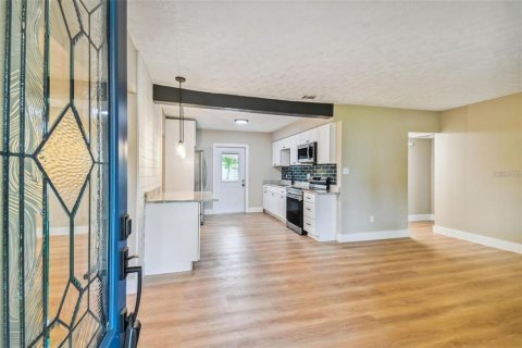 Villa ou maison à louer à Tampa, Floride: 3 chambres, 125.79 m2 № 2409861 - photo 6