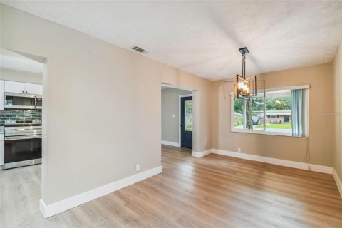 Villa ou maison à louer à Tampa, Floride: 3 chambres, 125.79 m2 № 2409861 - photo 5