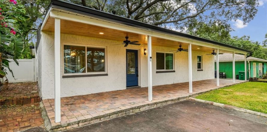 Villa ou maison à Tampa, Floride 3 chambres, 125.79 m2 № 2409861
