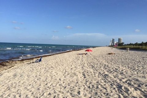 Снять в аренду кондоминиум в Майами-Бич, Флорида 2 спальни, 55м2, № 1984708 - фото 10