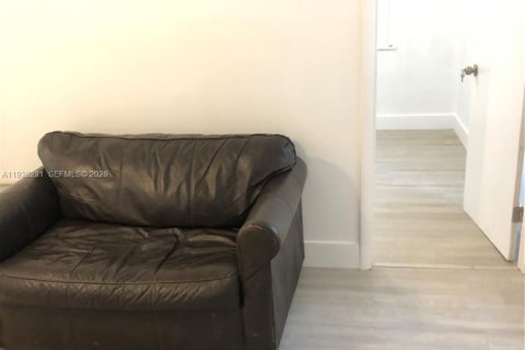 Снять в аренду кондоминиум в Майами-Бич, Флорида 2 спальни, 55м2, № 1984708 - фото 23