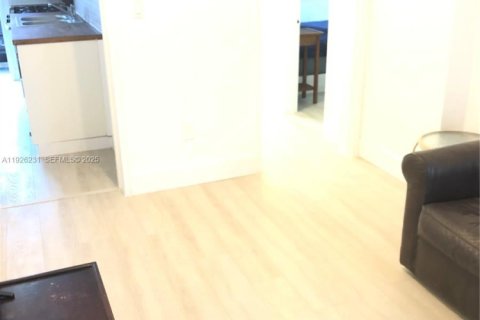 Снять в аренду кондоминиум в Майами-Бич, Флорида 2 спальни, 55м2, № 1984708 - фото 22