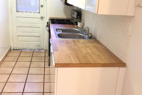 Снять в аренду кондоминиум в Майами-Бич, Флорида 2 спальни, 55м2, № 1984708 - фото 30