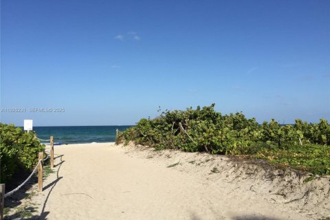 Снять в аренду кондоминиум в Майами-Бич, Флорида 2 спальни, 55м2, № 1984708 - фото 5