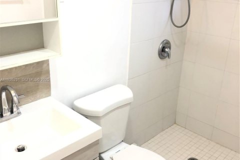 Снять в аренду кондоминиум в Майами-Бич, Флорида 2 спальни, 55м2, № 1984708 - фото 18