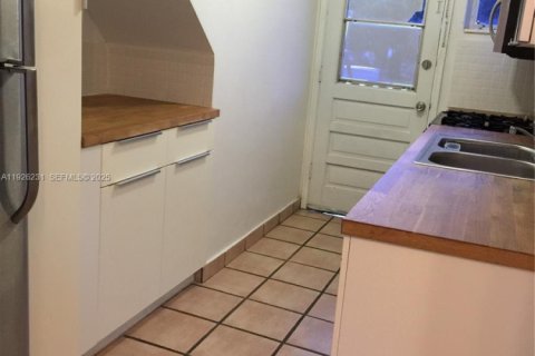 Снять в аренду кондоминиум в Майами-Бич, Флорида 2 спальни, 55м2, № 1984708 - фото 25